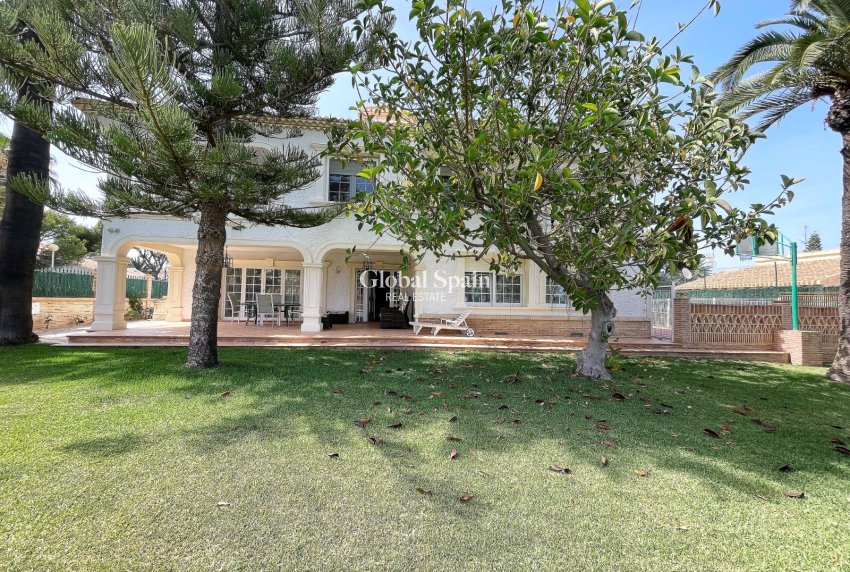 Wederverkoop - Villa -
ORIHUELA COSTA - CABO ROIG