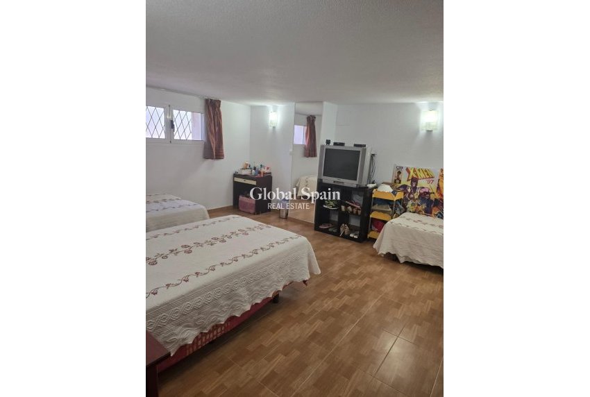 Wederverkoop - VILLA -
ORIHUELA COSTA - CAMPOAMOR