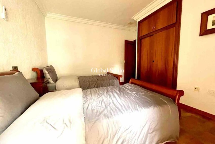 Wederverkoop - VILLA -
ORIHUELA COSTA - CAMPOAMOR