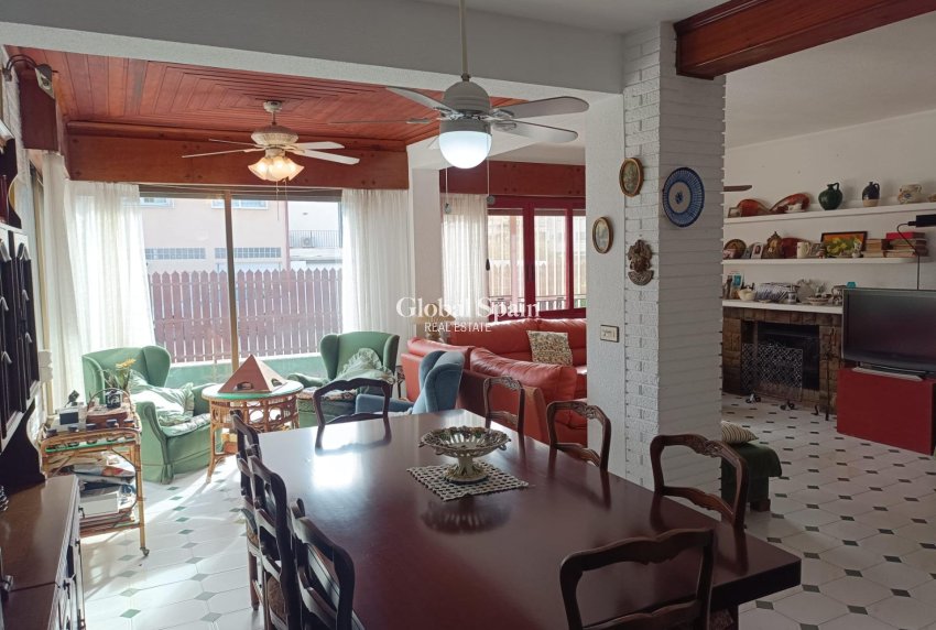 Wederverkoop - VILLA -
ORIHUELA COSTA - CAMPOAMOR