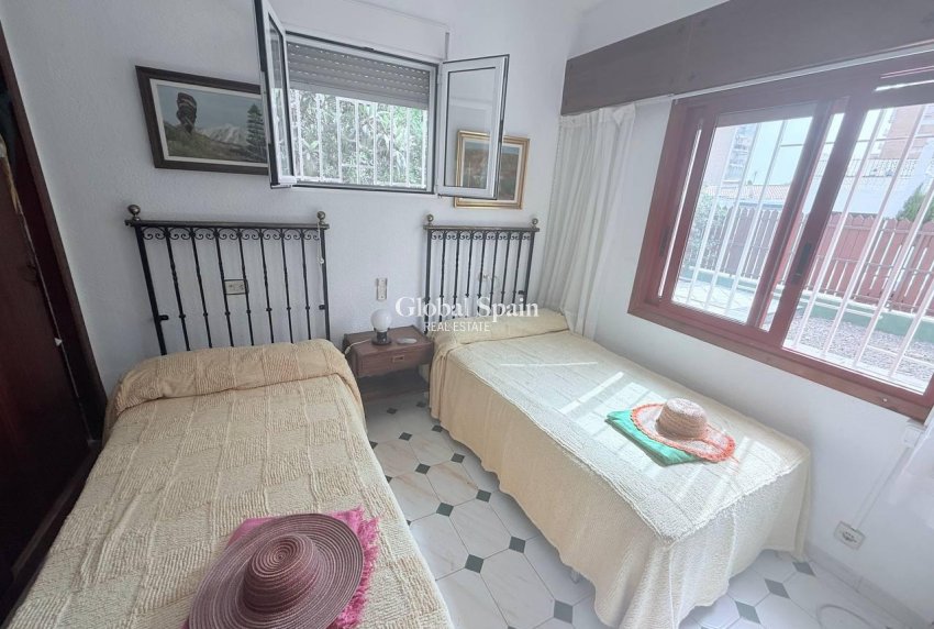 Wederverkoop - VILLA -
ORIHUELA COSTA - CAMPOAMOR