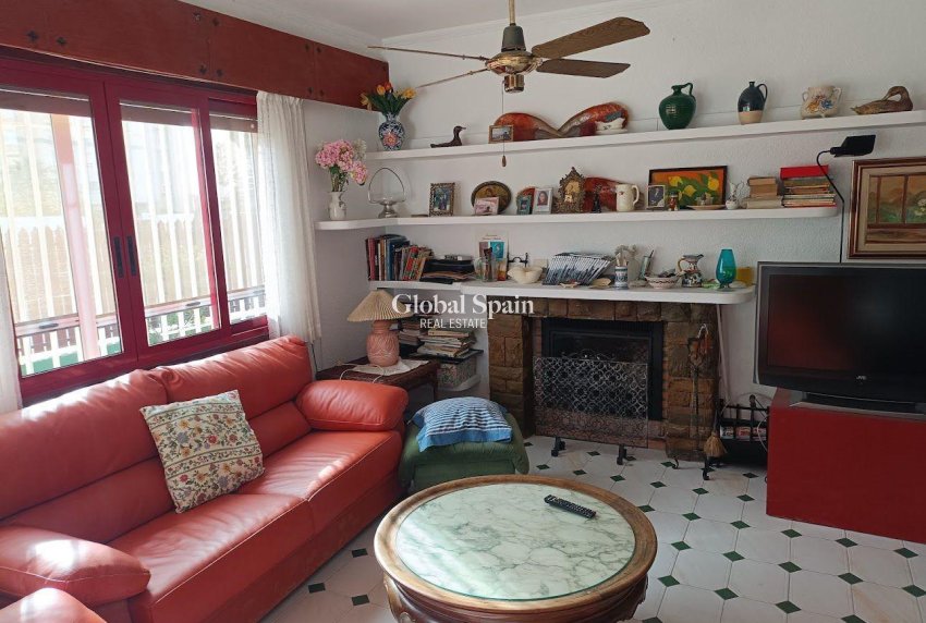 Wederverkoop - VILLA -
ORIHUELA COSTA - CAMPOAMOR