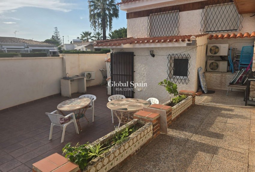 Wederverkoop - VILLA -
ORIHUELA COSTA - CAMPOAMOR