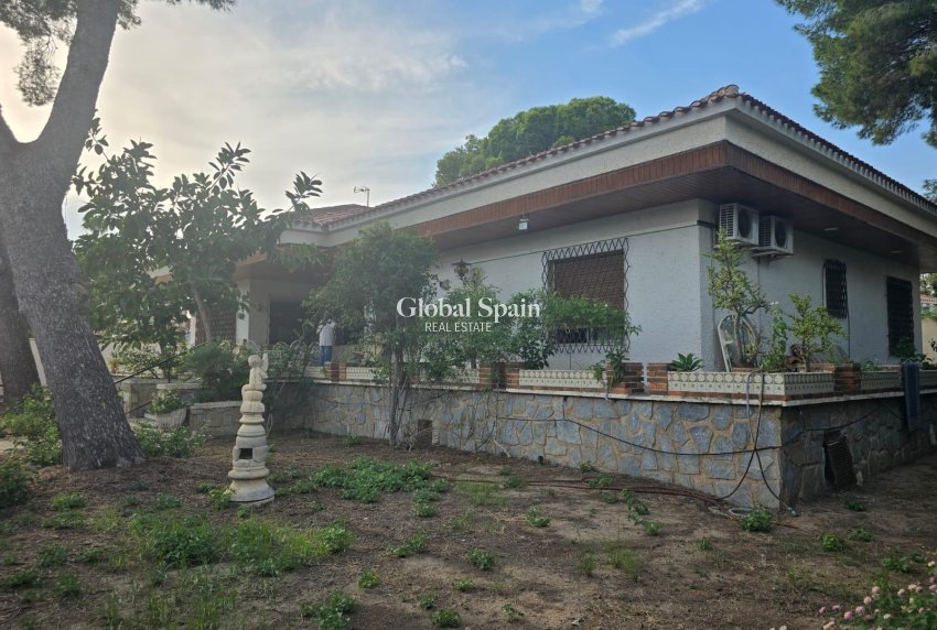 Wederverkoop - VILLA -
ORIHUELA COSTA - CAMPOAMOR