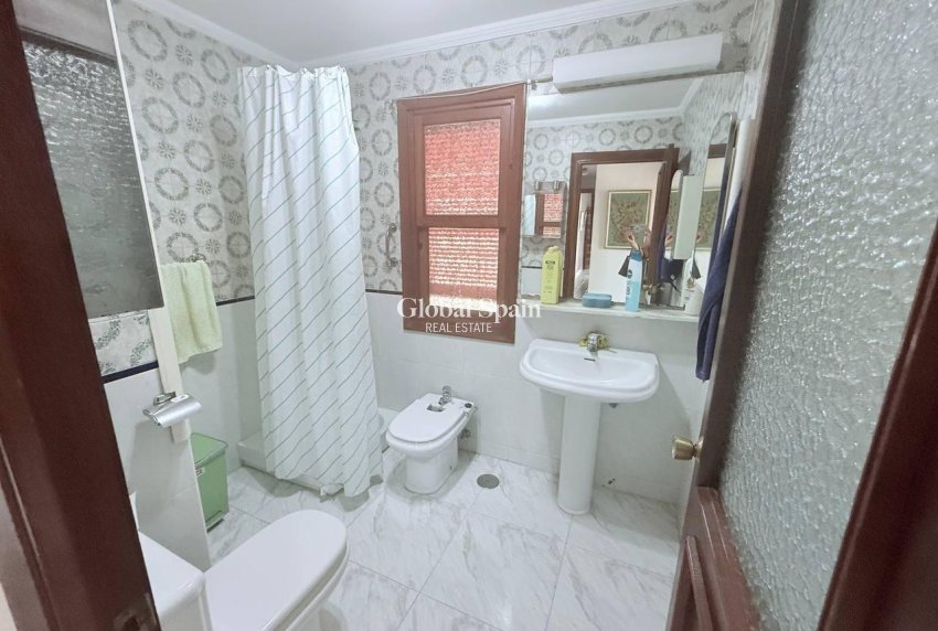 Wederverkoop - VILLA -
ORIHUELA COSTA - CAMPOAMOR