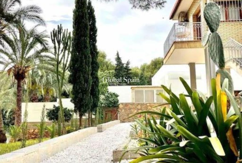 Wederverkoop - VILLA -
ORIHUELA COSTA - CAMPOAMOR