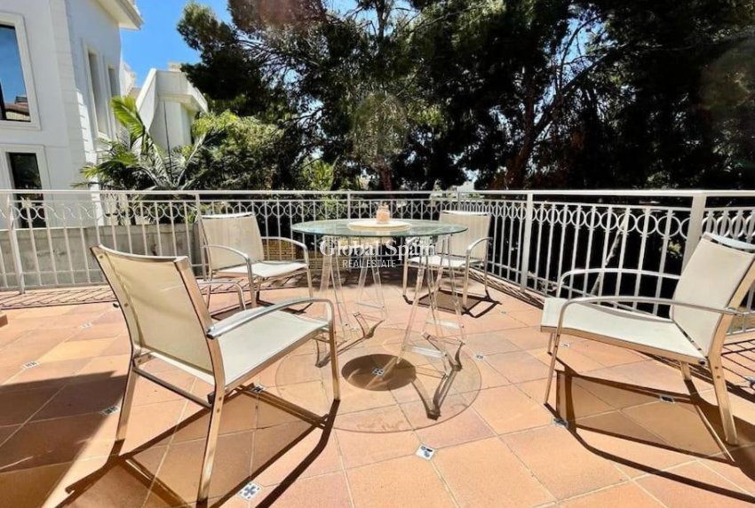 Wederverkoop - VILLA -
ORIHUELA COSTA - CAMPOAMOR