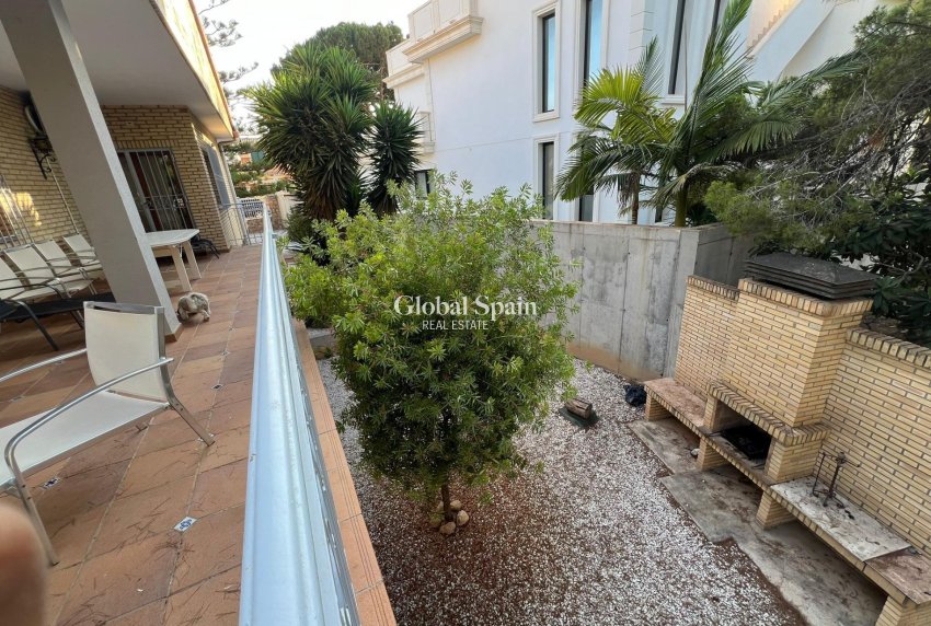 Wederverkoop - VILLA -
ORIHUELA COSTA - CAMPOAMOR