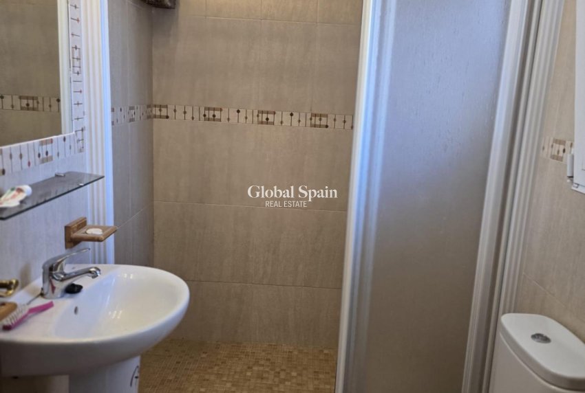 Wederverkoop - VILLA -
ORIHUELA COSTA - CAMPOAMOR