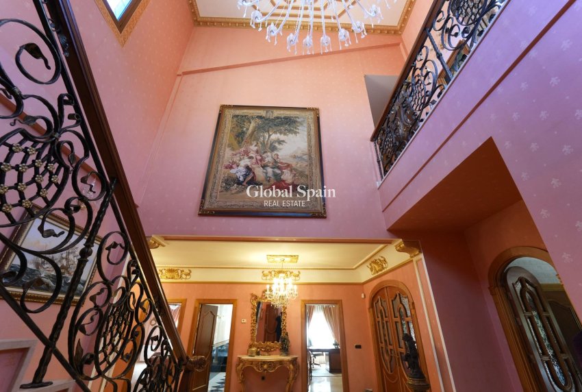 Wederverkoop - VILLA -
ORIHUELA COSTA - CAMPOAMOR