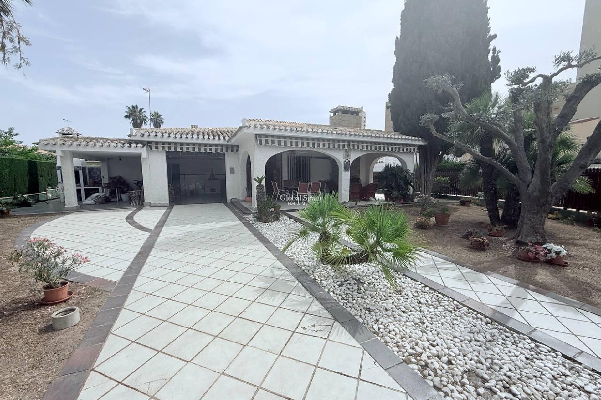 Wederverkoop - VILLA -
ORIHUELA COSTA - CAMPOAMOR