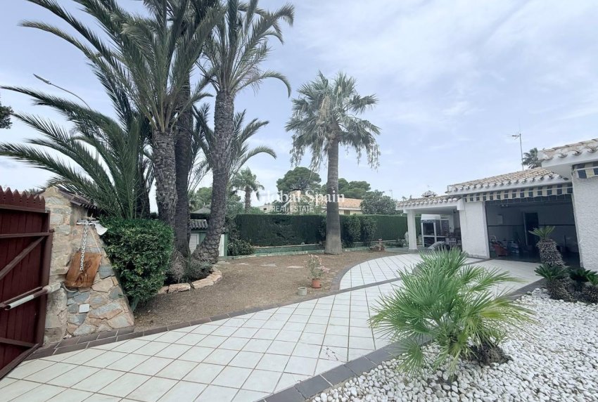 Wederverkoop - VILLA -
ORIHUELA COSTA - CAMPOAMOR