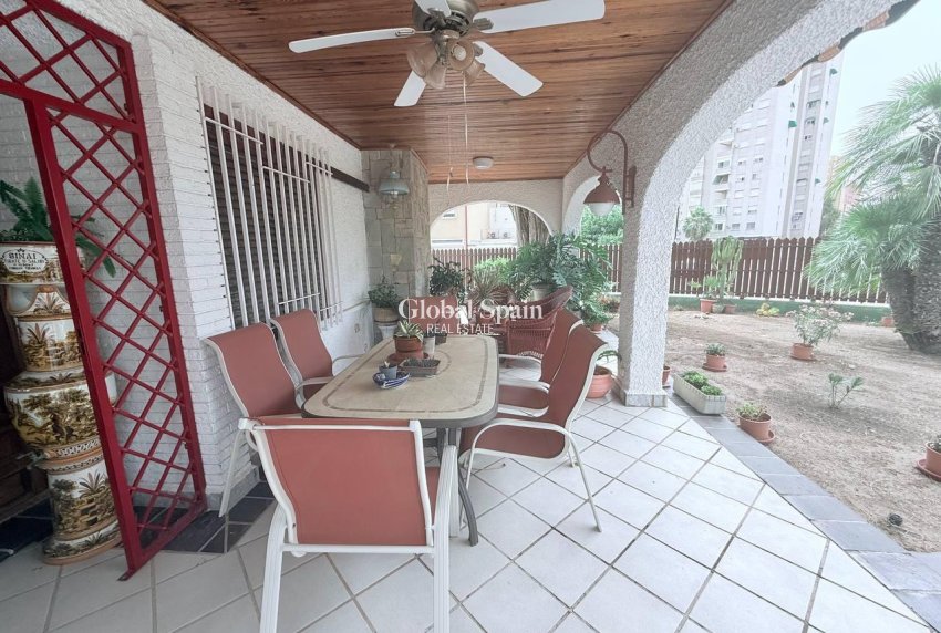 Wederverkoop - VILLA -
ORIHUELA COSTA - CAMPOAMOR