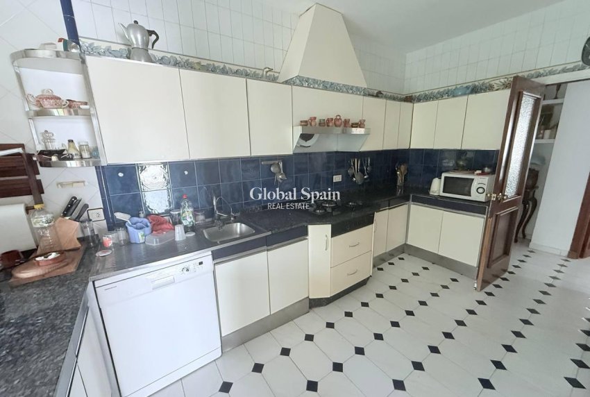 Wederverkoop - VILLA -
ORIHUELA COSTA - CAMPOAMOR