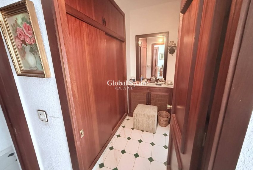 Wederverkoop - VILLA -
ORIHUELA COSTA - CAMPOAMOR
