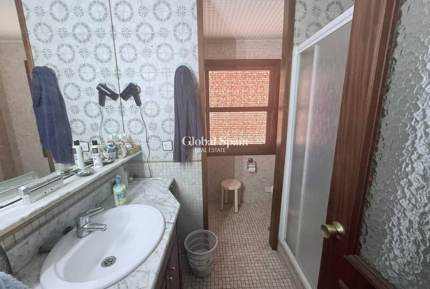 Wederverkoop - VILLA -
ORIHUELA COSTA - CAMPOAMOR