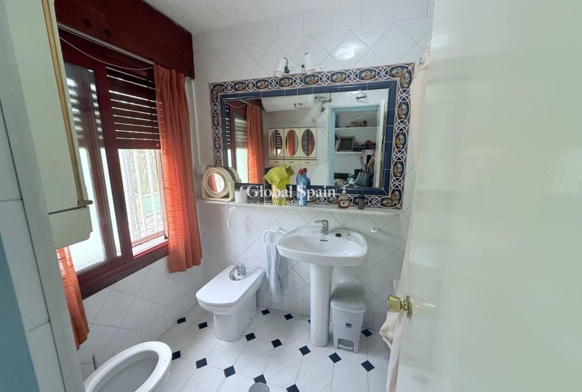 Wederverkoop - VILLA -
ORIHUELA COSTA - CAMPOAMOR