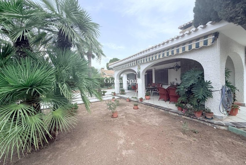 Wederverkoop - VILLA -
ORIHUELA COSTA - CAMPOAMOR