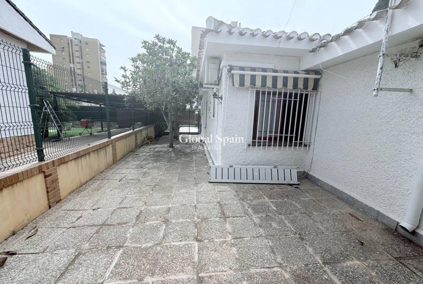 Wederverkoop - VILLA -
ORIHUELA COSTA - CAMPOAMOR