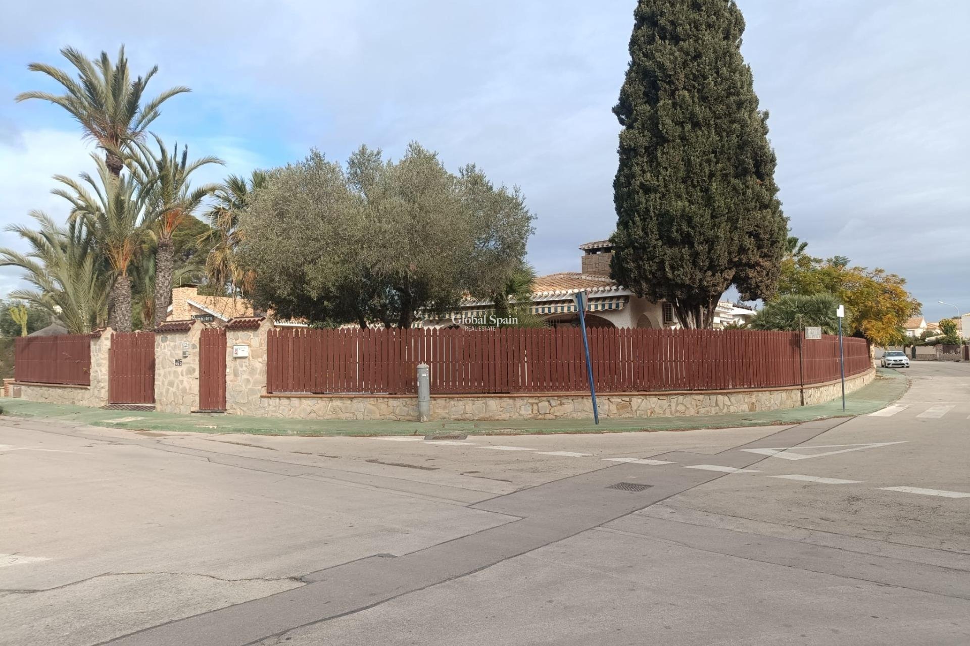 Wederverkoop - VILLA -
ORIHUELA COSTA - CAMPOAMOR