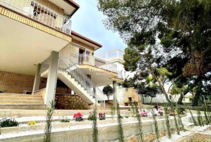 Wederverkoop - VILLA -
ORIHUELA COSTA - CAMPOAMOR