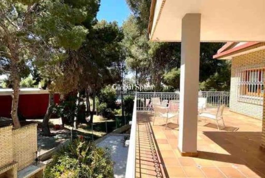 Wederverkoop - VILLA -
ORIHUELA COSTA - CAMPOAMOR