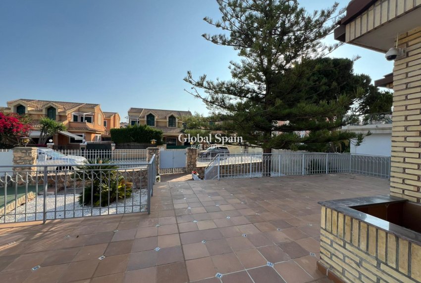Wederverkoop - VILLA -
ORIHUELA COSTA - CAMPOAMOR