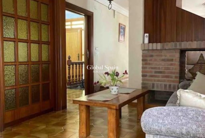 Wederverkoop - VILLA -
ORIHUELA COSTA - CAMPOAMOR