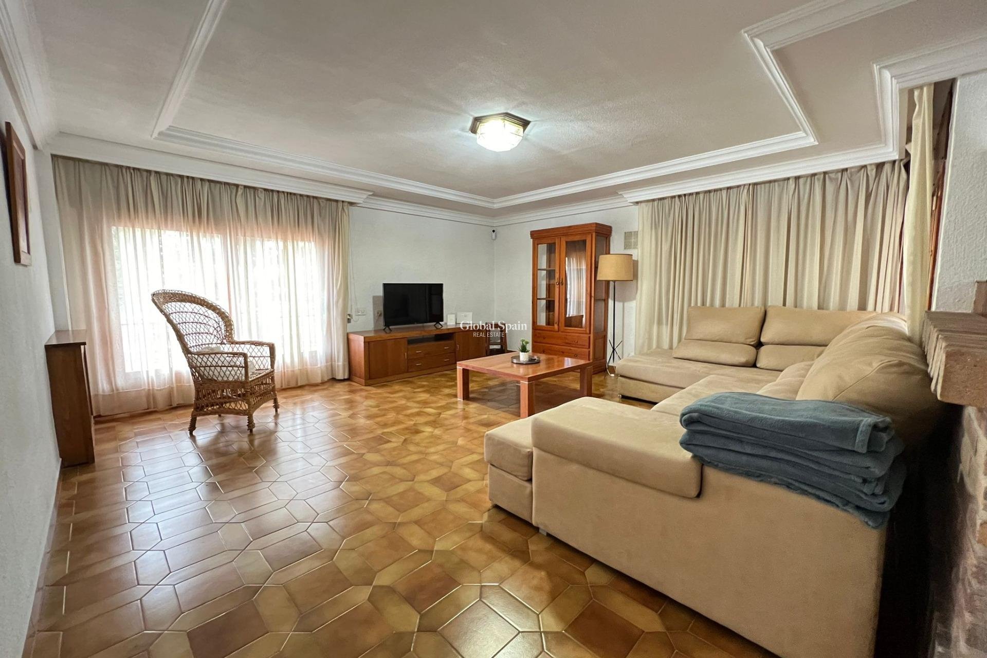 Wederverkoop - VILLA -
ORIHUELA COSTA - CAMPOAMOR