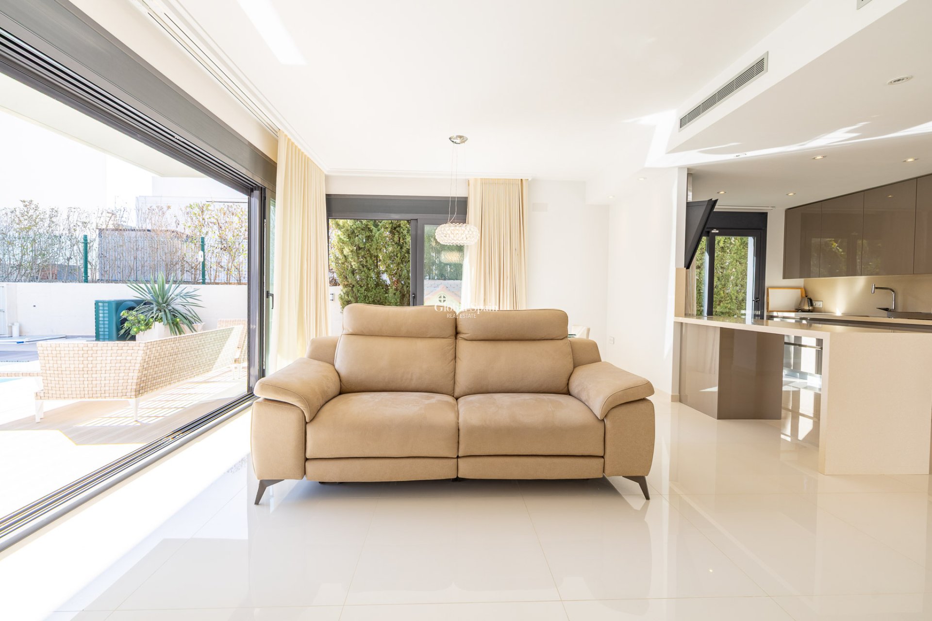 Wederverkoop - Villa -
ORIHUELA COSTA - CAMPOAMOR