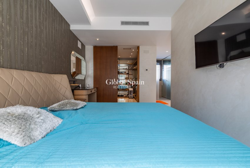 Wederverkoop - Villa -
ORIHUELA COSTA - CAMPOAMOR