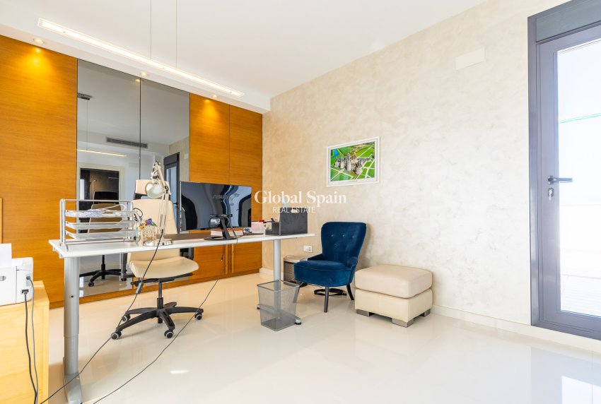 Wederverkoop - Villa -
ORIHUELA COSTA - CAMPOAMOR