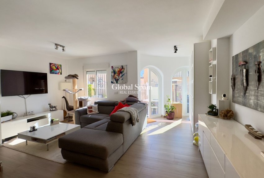 Wederverkoop - VILLA -
ORIHUELA COSTA - Costa Blanca