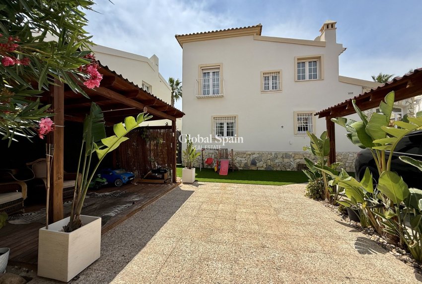 Wederverkoop - VILLA -
ORIHUELA COSTA - Costa Blanca