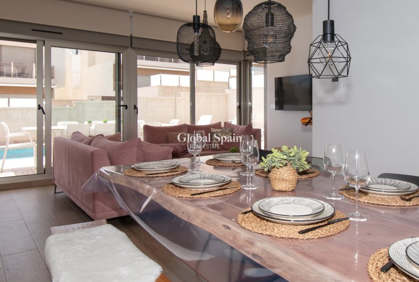 Wederverkoop - VILLA -
ORIHUELA COSTA - Costa Blanca