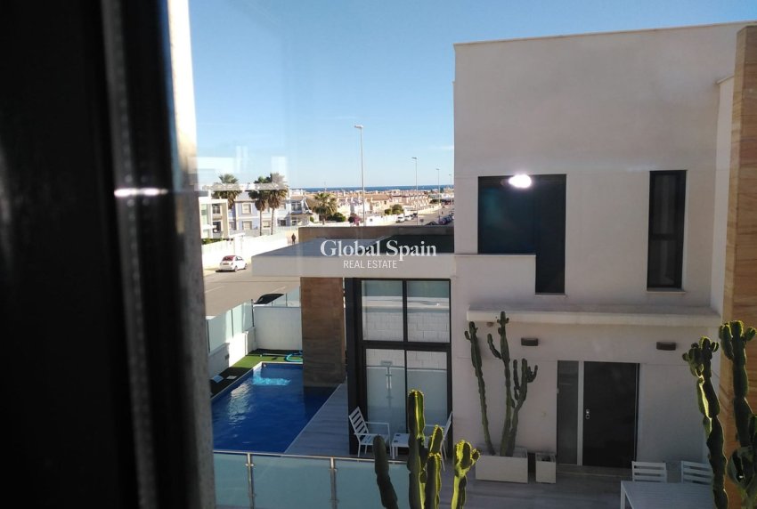 Wederverkoop - VILLA -
ORIHUELA COSTA - Costa Blanca