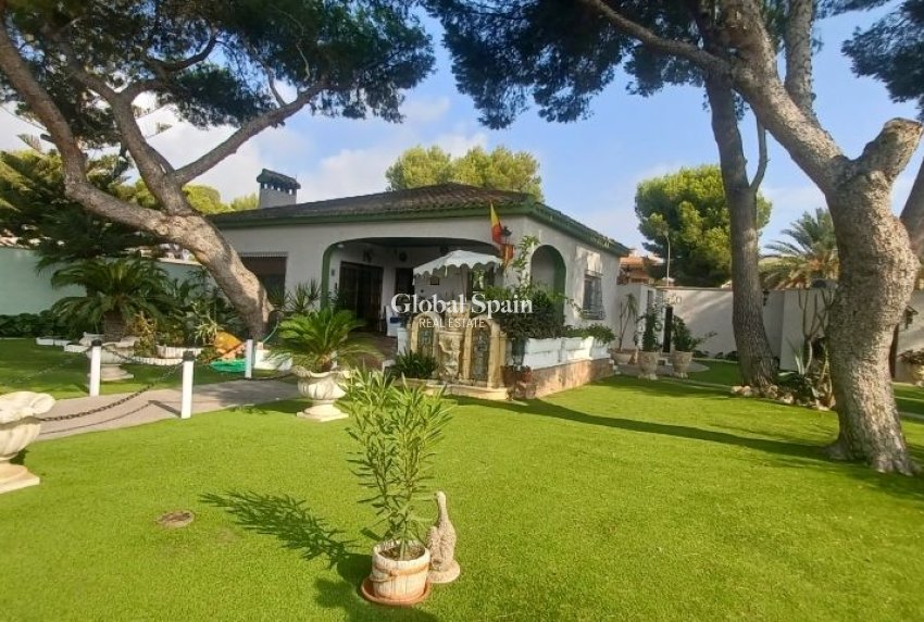 Wederverkoop - VILLA -
ORIHUELA COSTA - Costa Blanca