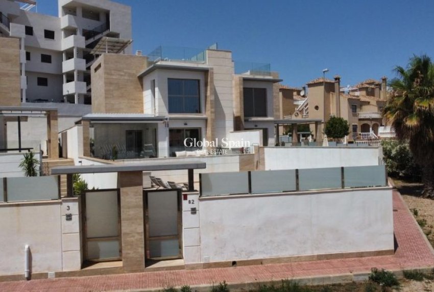 Wederverkoop - VILLA -
ORIHUELA COSTA - Costa Blanca