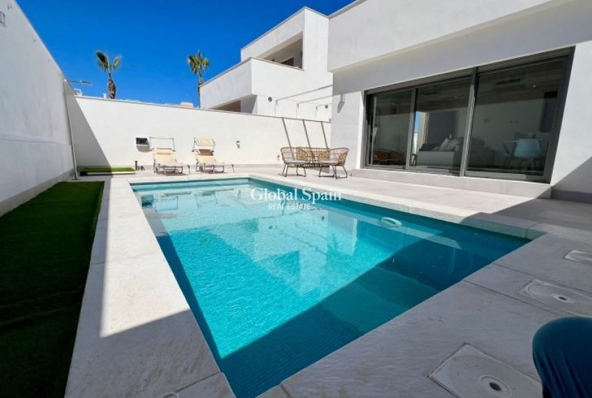 Wederverkoop - VILLA -
ORIHUELA COSTA - Costa Blanca