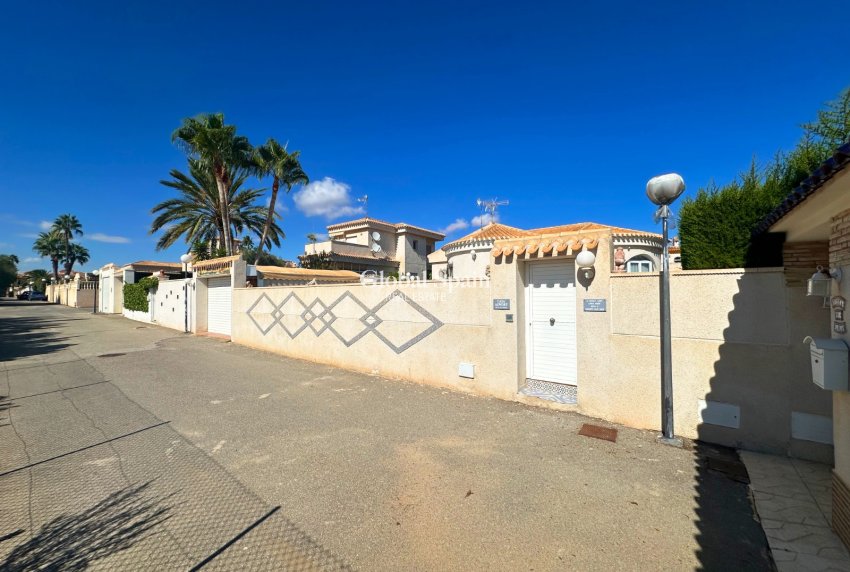 Wederverkoop - VILLA -
ORIHUELA COSTA - Costa Blanca