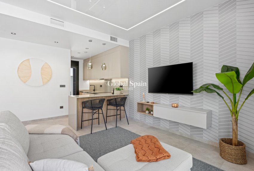 Wederverkoop - VILLA -
ORIHUELA COSTA - Costa Blanca