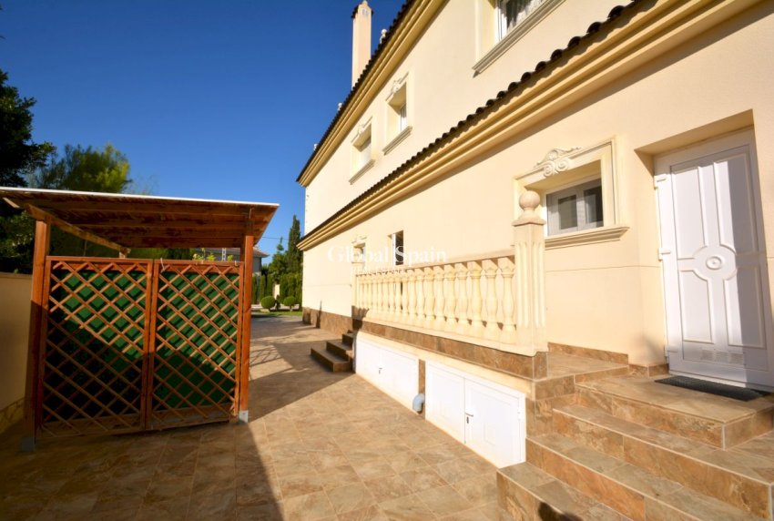 Wederverkoop - VILLA -
ORIHUELA COSTA - Costa Blanca