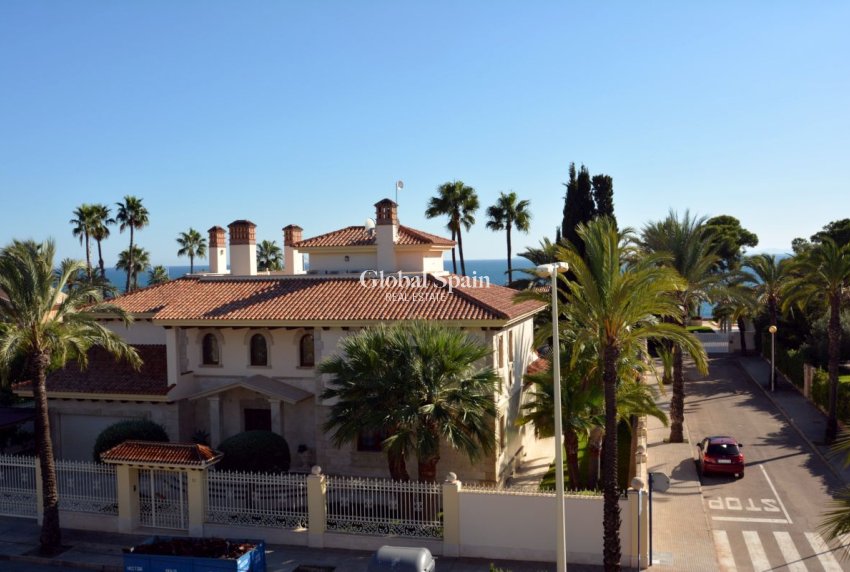 Wederverkoop - VILLA -
ORIHUELA COSTA - Costa Blanca