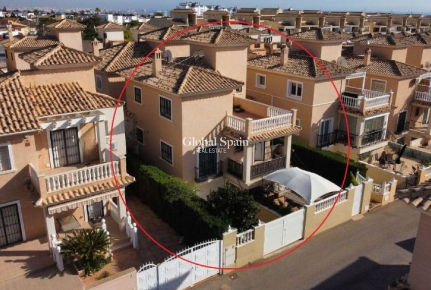 Wederverkoop - VILLA -
ORIHUELA COSTA - Costa Blanca