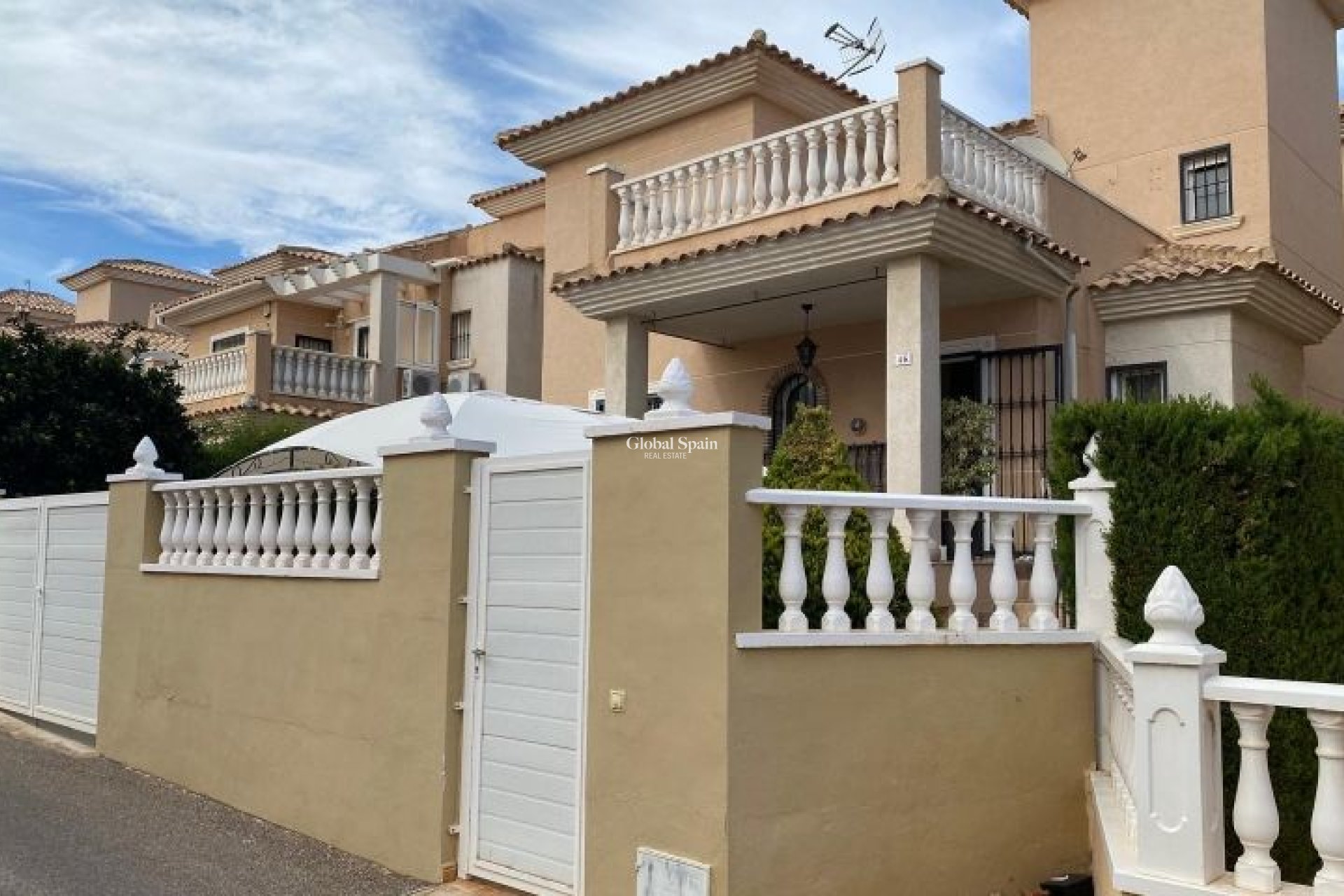 Wederverkoop - VILLA -
ORIHUELA COSTA - Costa Blanca