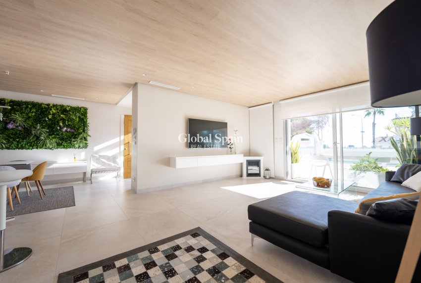 Wederverkoop - VILLA -
ORIHUELA COSTA - Costa Blanca