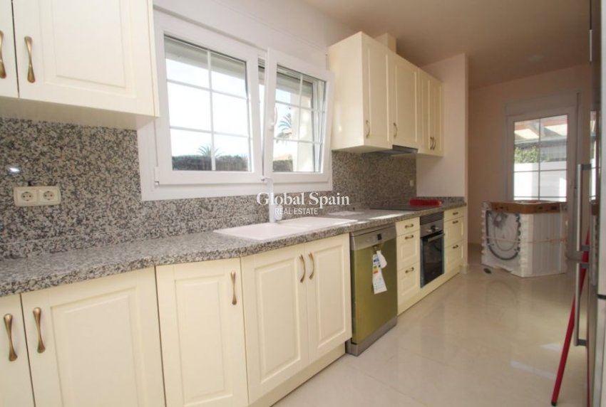 Wederverkoop - VILLA -
ORIHUELA COSTA - Costa Blanca