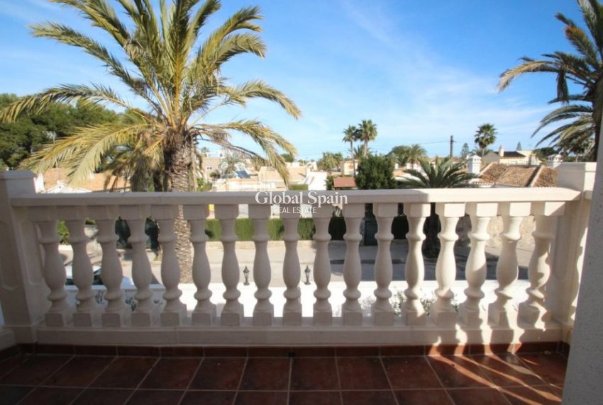 Wederverkoop - VILLA -
ORIHUELA COSTA - Costa Blanca