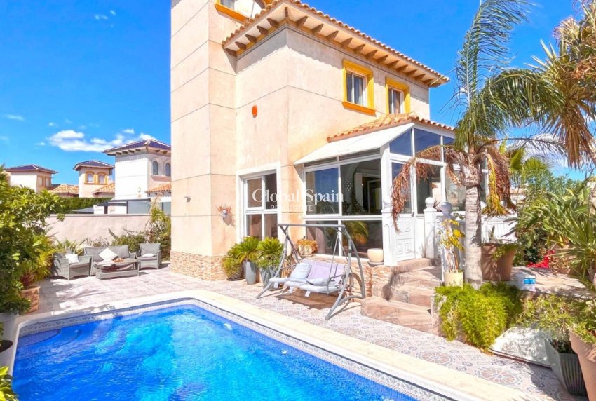 Wederverkoop - VILLA -
ORIHUELA COSTA - Costa Blanca