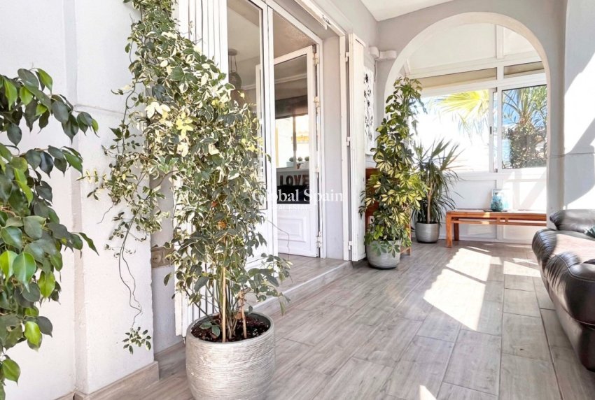 Wederverkoop - VILLA -
ORIHUELA COSTA - Costa Blanca